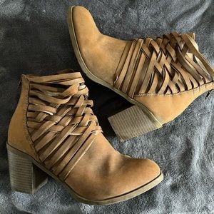 Arizona Jean Co. Light Brown Orlando Heeled criss-cross bootie, size 9